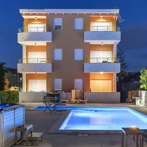  Apartman M & B